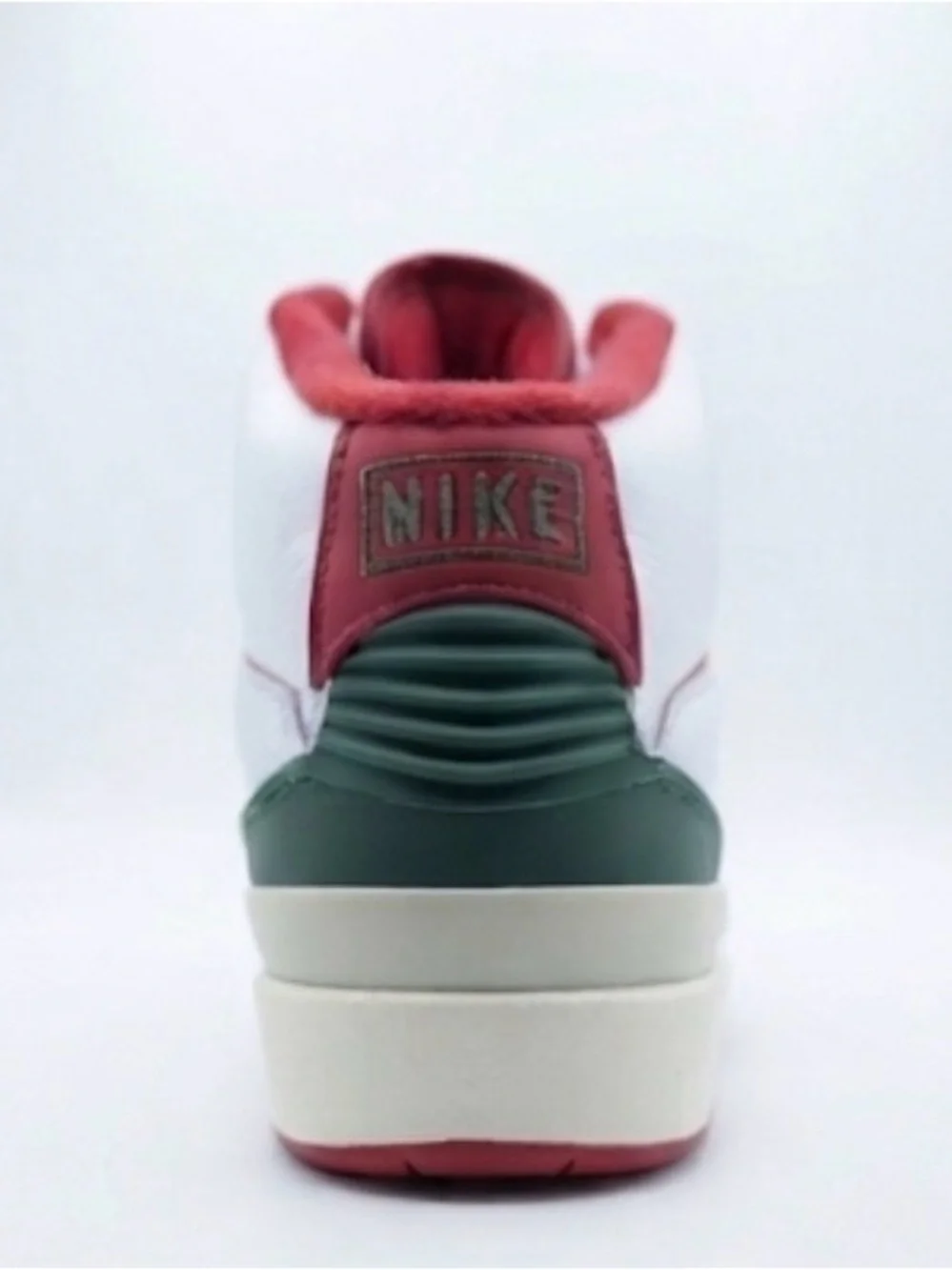 Jordan Retro 2’s High-Top Sneakers Italy/Mexico Colorway Size 11 Men’s
